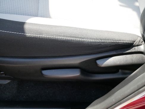 Used 2018 Toyota RAV4 XLE AWD/4WD image 20