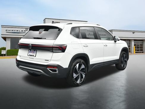Used 2026 Volkswagen Taos SE AWD/4WD image 5