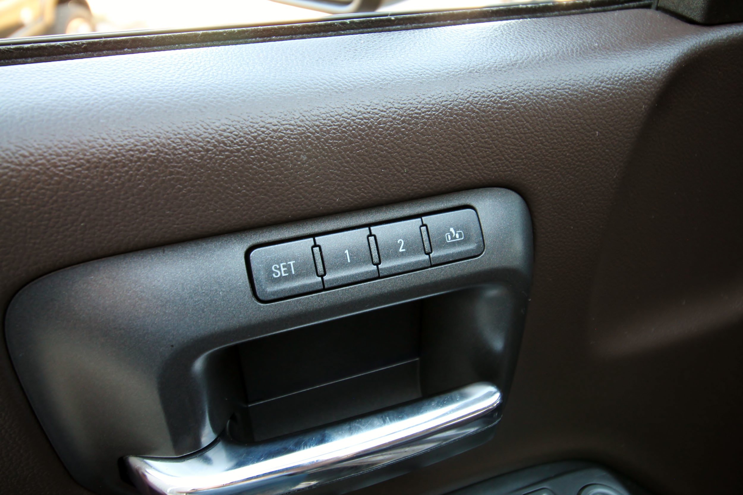 Used 2015 Chevrolet Silverado 2500 High Country w/ Duramax Plus Package AWD/4WD image 22