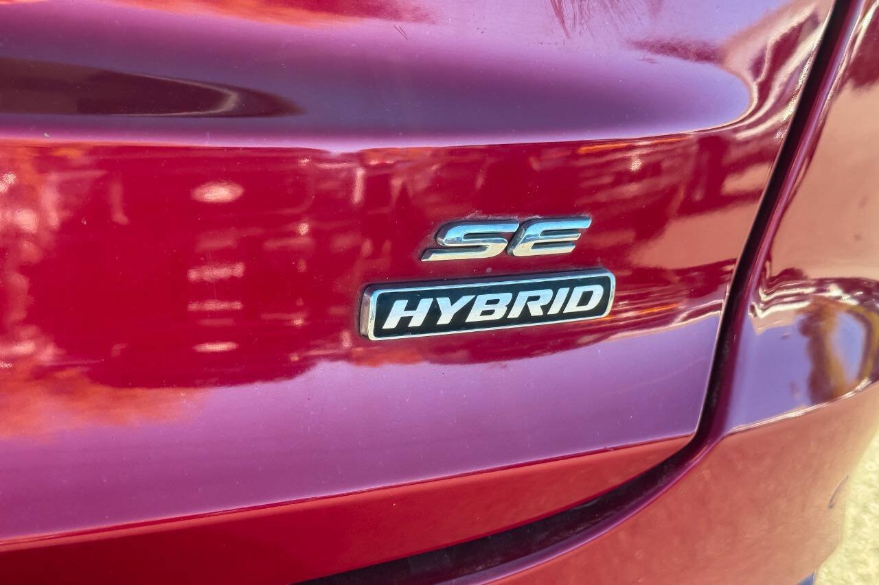 Used 2020 Ford Fusion SE FWD image 10
