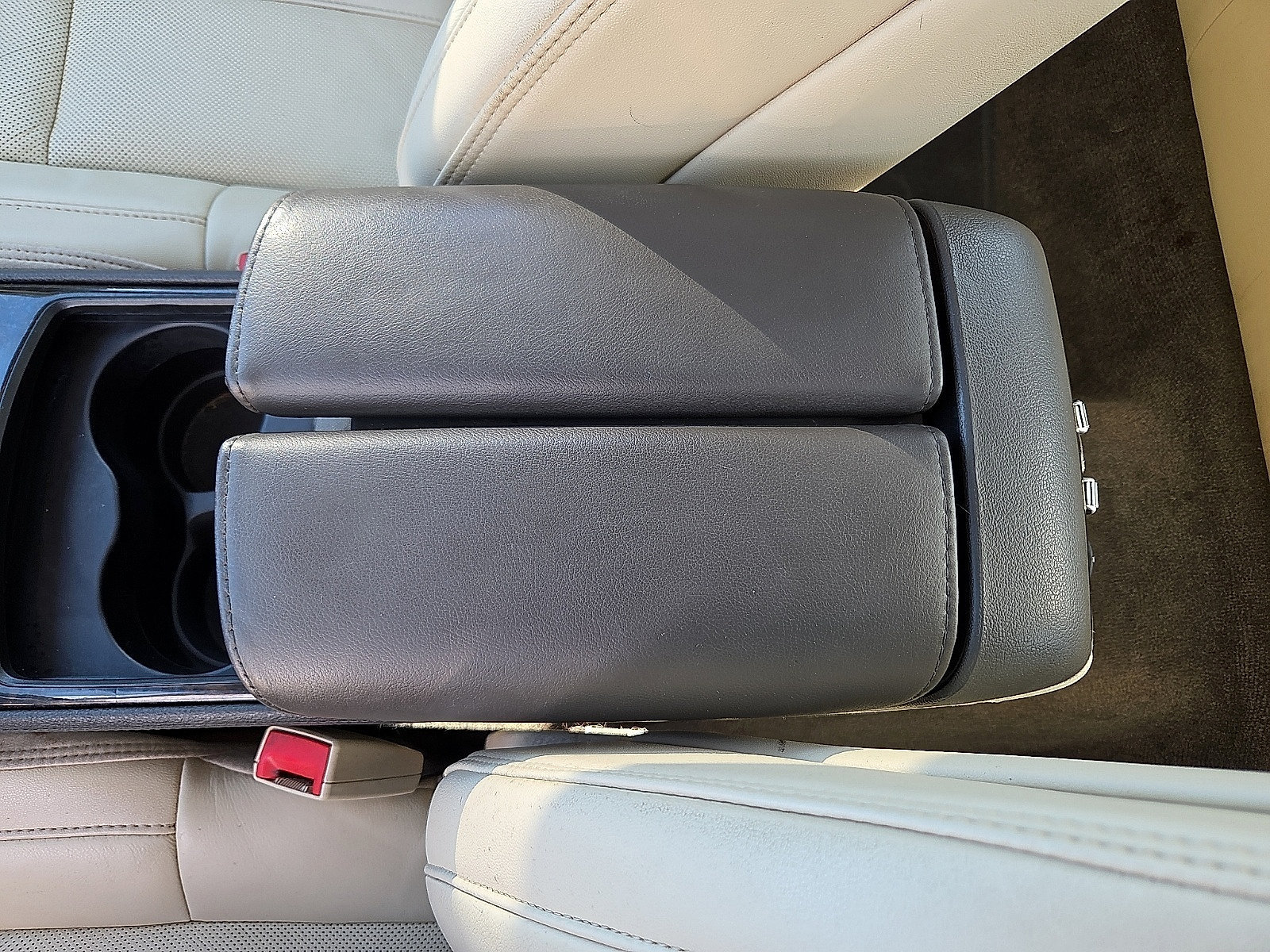 Used 2013 Lincoln MKS FWD image 16