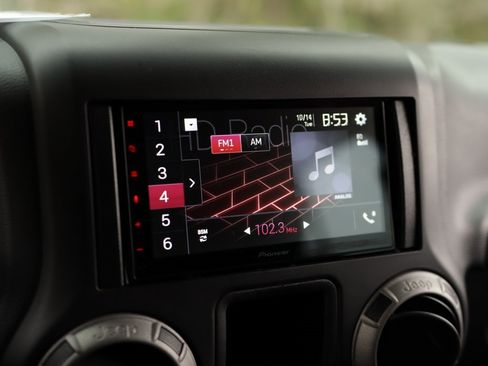 Used 2016 Jeep Wrangler Unlimited Sport image 12