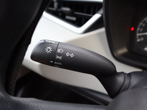 Used 2022 Toyota Corolla LE FWD image 21