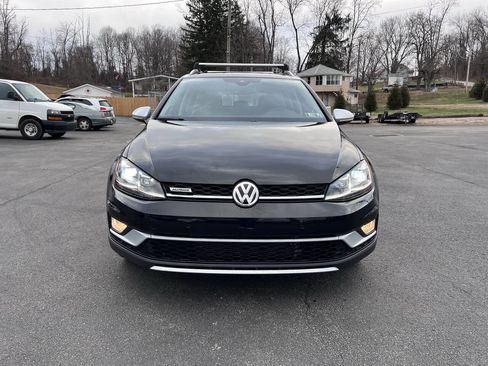 Used 2019 Volkswagen Golf Alltrack SEL image 2