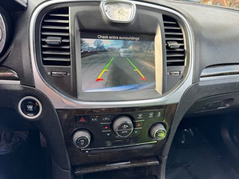 Used 2014 Chrysler 300 C image 21