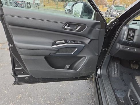 Certified 2025 Nissan Pathfinder SL image 11