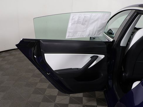 Used 2019 Tesla Model 3 Standard Range Plus image 24