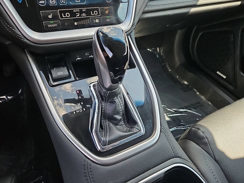 Used 2020 Subaru Outback Limited AWD/4WD image 14