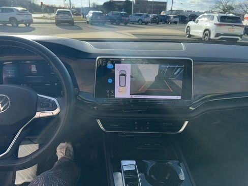 Certified 2024 Volkswagen Atlas SE w/ Panoramic Sunroof Package image 18