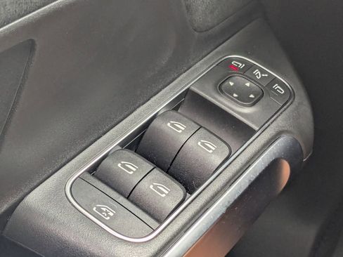 Certified 2024 Mercedes-Benz GLB 250 image 9