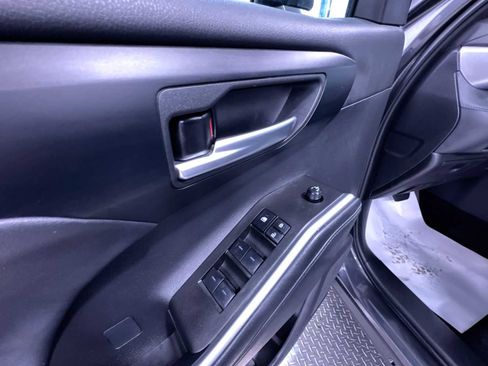 Used 2025 Toyota Highlander XSE AWD/4WD image 12