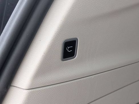 Used 2023 Chrysler Pacifica Touring-L FWD image 30