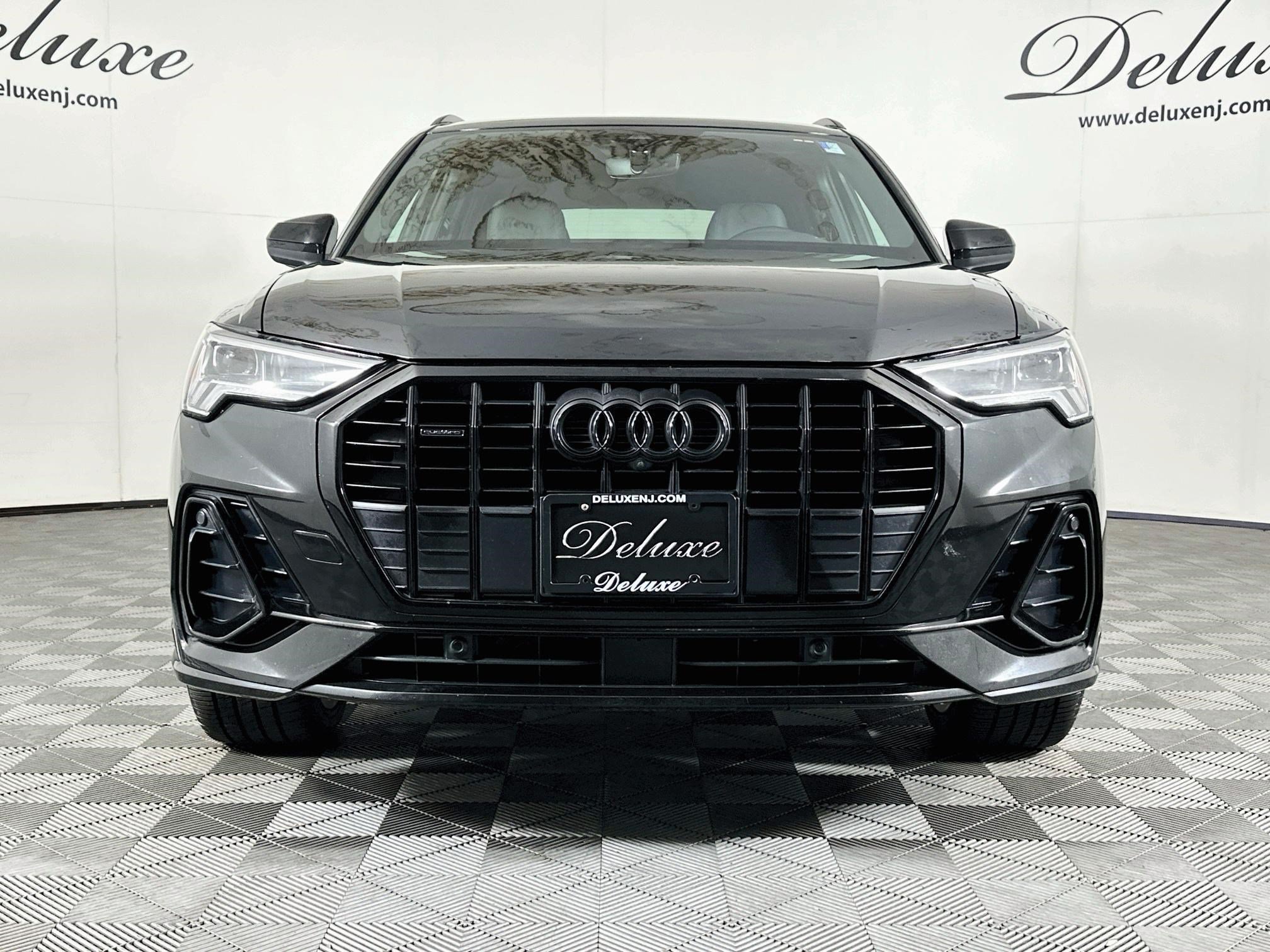Used 2022 Audi Q3 2.0T Premium Plus w/ Premium Plus Package AWD/4WD image 2