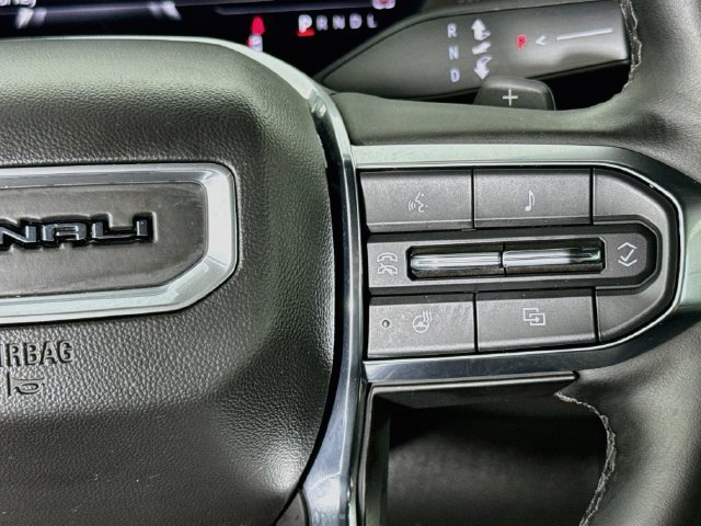 Used 2025 GMC Yukon Denali AWD/4WD image 12