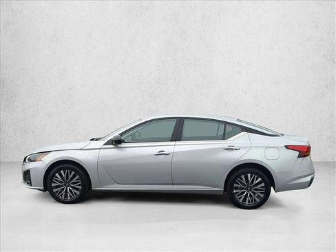 Used 2025 Nissan Altima 2.5 SV image 9