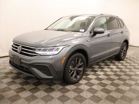 Certified 2023 Volkswagen Tiguan SE w/ Panoramic Sunroof Package FWD image 1