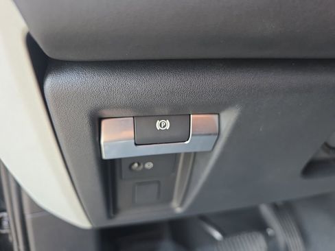 Used 2024 Land Rover Defender 90 S image 35