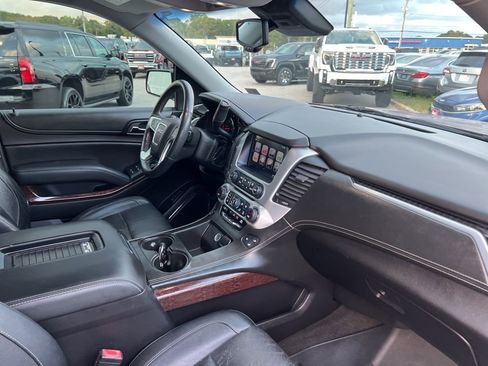 Used 2017 GMC Yukon SLT image 35