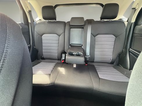 Used 2019 Ford Edge SE image 24