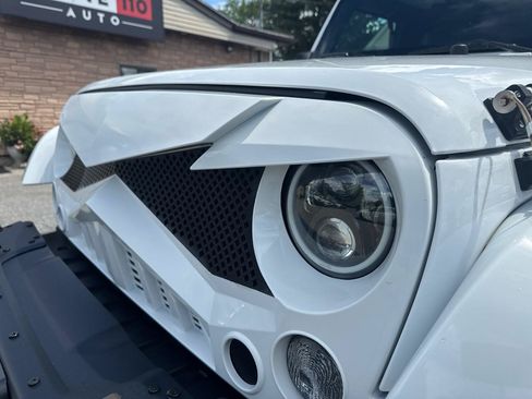 Used 2018 Jeep Wrangler Unlimited Sport AWD/4WD image 15