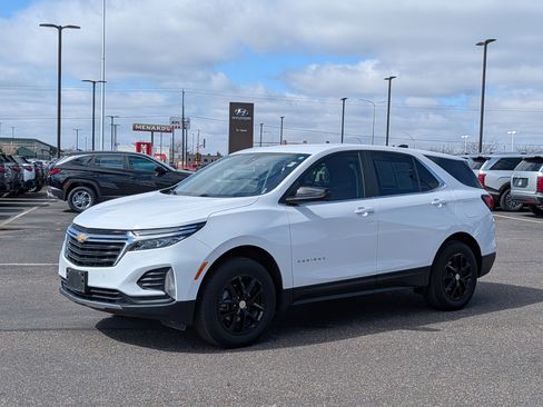 Used 2024 Chevrolet Equinox LT image 1