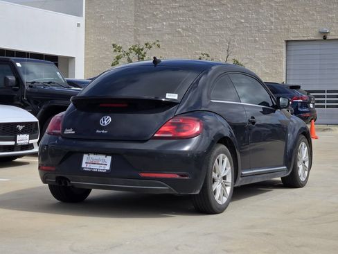 Used 2019 Volkswagen Beetle 2.0T SE FWD image 4