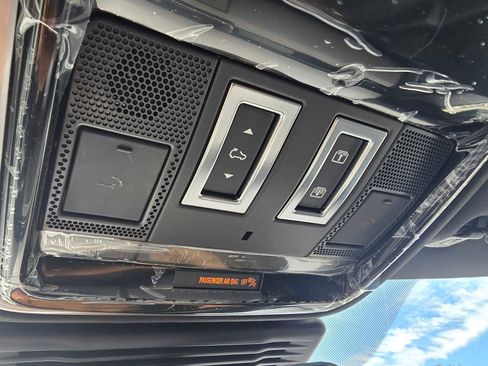 New 2025 Land Rover Range Rover Velar Dynamic SE image 33