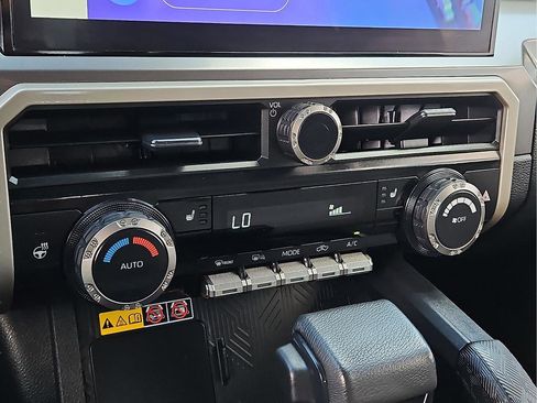 Used 2025 Toyota Tacoma TRD Sport w/ TRD Sport Upgrade Package AWD/4WD image 15