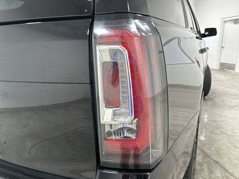 Used 2019 GMC Yukon SLT w/ Graphite Performance Edition AWD/4WD image 24