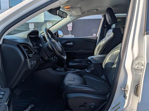 Used 2021 Jeep Cherokee Latitude Plus FWD image 11