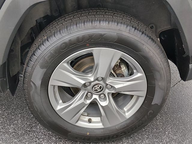 Used 2024 Toyota RAV4 XLE FWD image 18