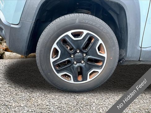 Used 2017 Jeep Renegade Trailhawk w/ Premium Trailhawk Package AWD/4WD image 9