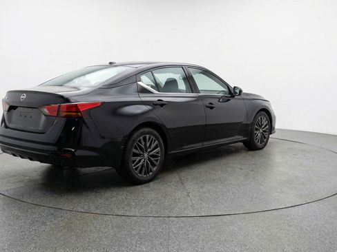 Used 2025 Nissan Altima 2.5 SV image 9