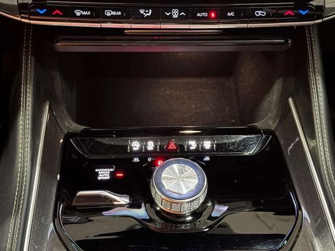 Used 2022 Jeep Wagoneer Series I w/ Premium Group I AWD/4WD image 8