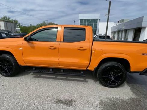 Used 2025 Chevrolet Colorado Z71 w/ Technology Package AWD/4WD image 7
