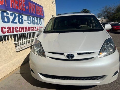 Used 2008 Toyota Sienna XLE image 1