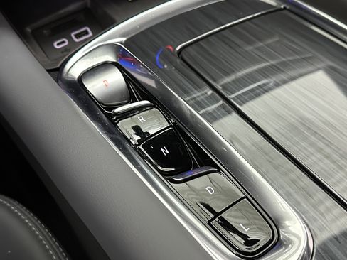 Used 2024 Buick Enclave Premium image 13