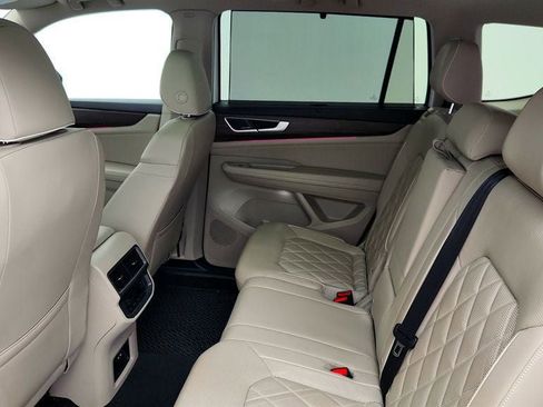 Used 2024 Volkswagen Atlas SEL Premium R-Line image 23