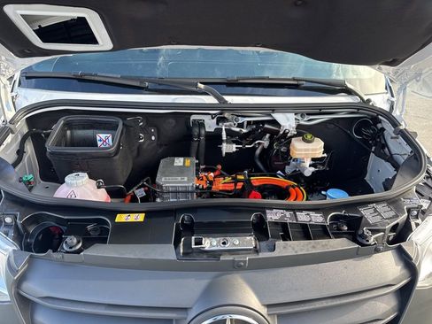 Used 2024 Mercedes-Benz eSprinter 170 Cargo image 26