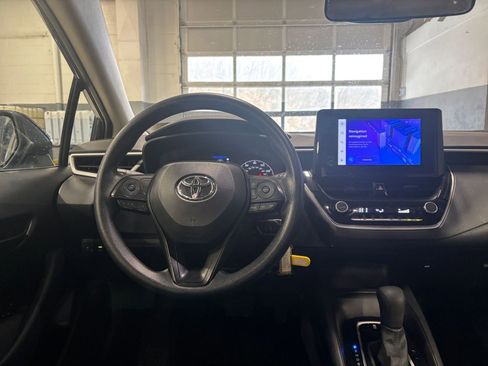 Used 2025 Toyota Corolla LE image 33