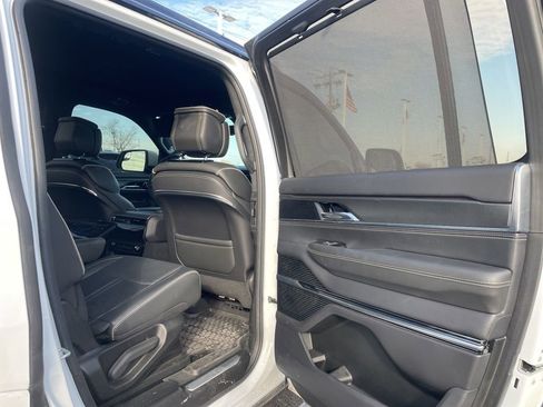 Used 2022 Jeep Grand Wagoneer Series II image 38