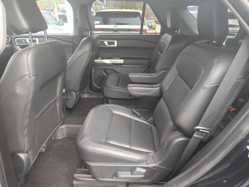 Used 2023 Ford Explorer XLT w/ Equipment Group 202A AWD/4WD image 8