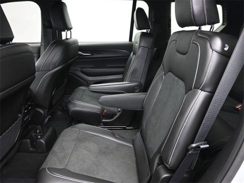 New 2025 Jeep Grand Cherokee L Altitude image 16