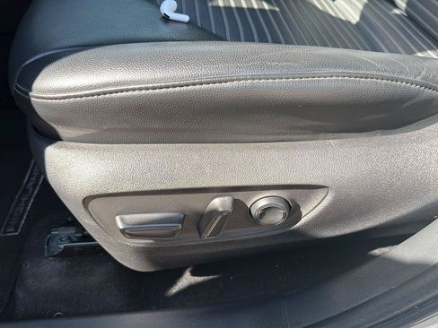 Used 2022 Toyota Highlander XSE FWD image 12