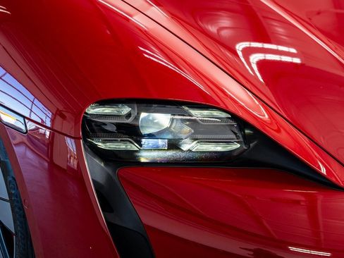 Used 2022 Porsche Taycan 4S image 18