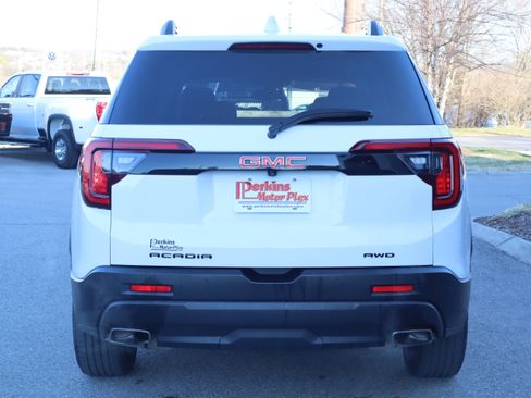 Used 2023 GMC Acadia SLT w/ Elevation Edition image 8