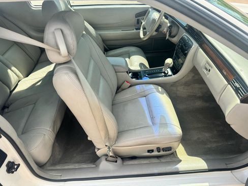Used 2001 Cadillac Eldorado ESC w/ Comfort/Convenience Pkg FWD image 9