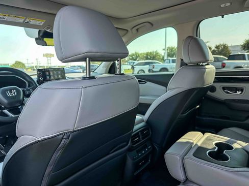 New 2025 Honda Pilot Touring image 13