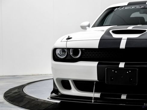 Used 2018 Dodge Challenger SRT Hellcat RWD image 37