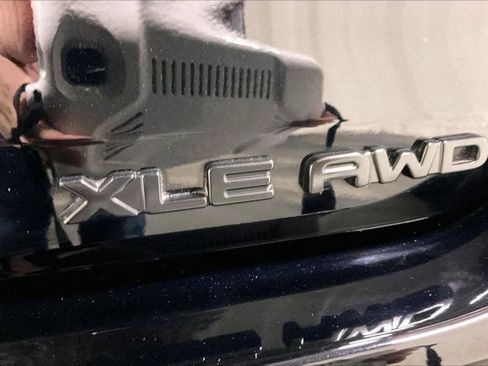 Used 2021 Toyota Highlander XLE image 8